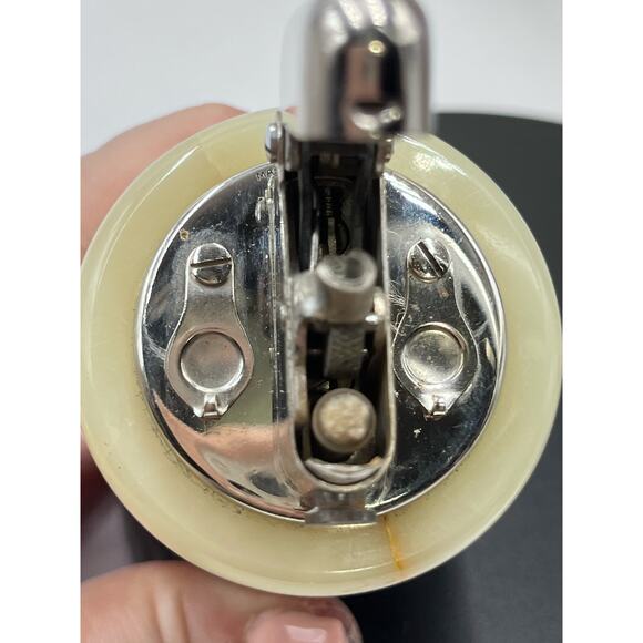 Theron’s Vintage Polished Banded Agate Onyx Chrome Table Lighter Double Claw - Picture 9 of 12